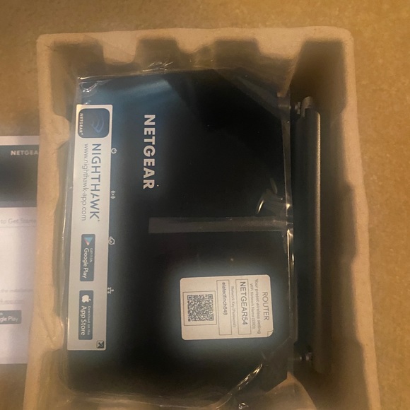 Net gear AC 1200 Wi-Fi Router - Picture 3 of 4